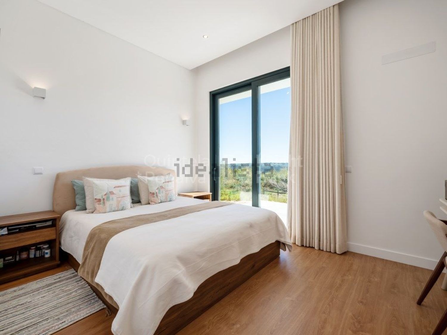 小楼房或独栋别墅出售在Estrada do Rodízio, 76 - 卧室