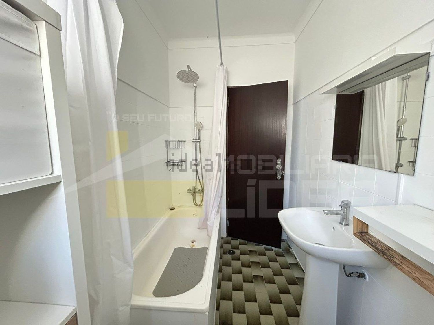 小楼房或独栋别墅出售在Barreiralva - Póvoa de Cima - 卫生间