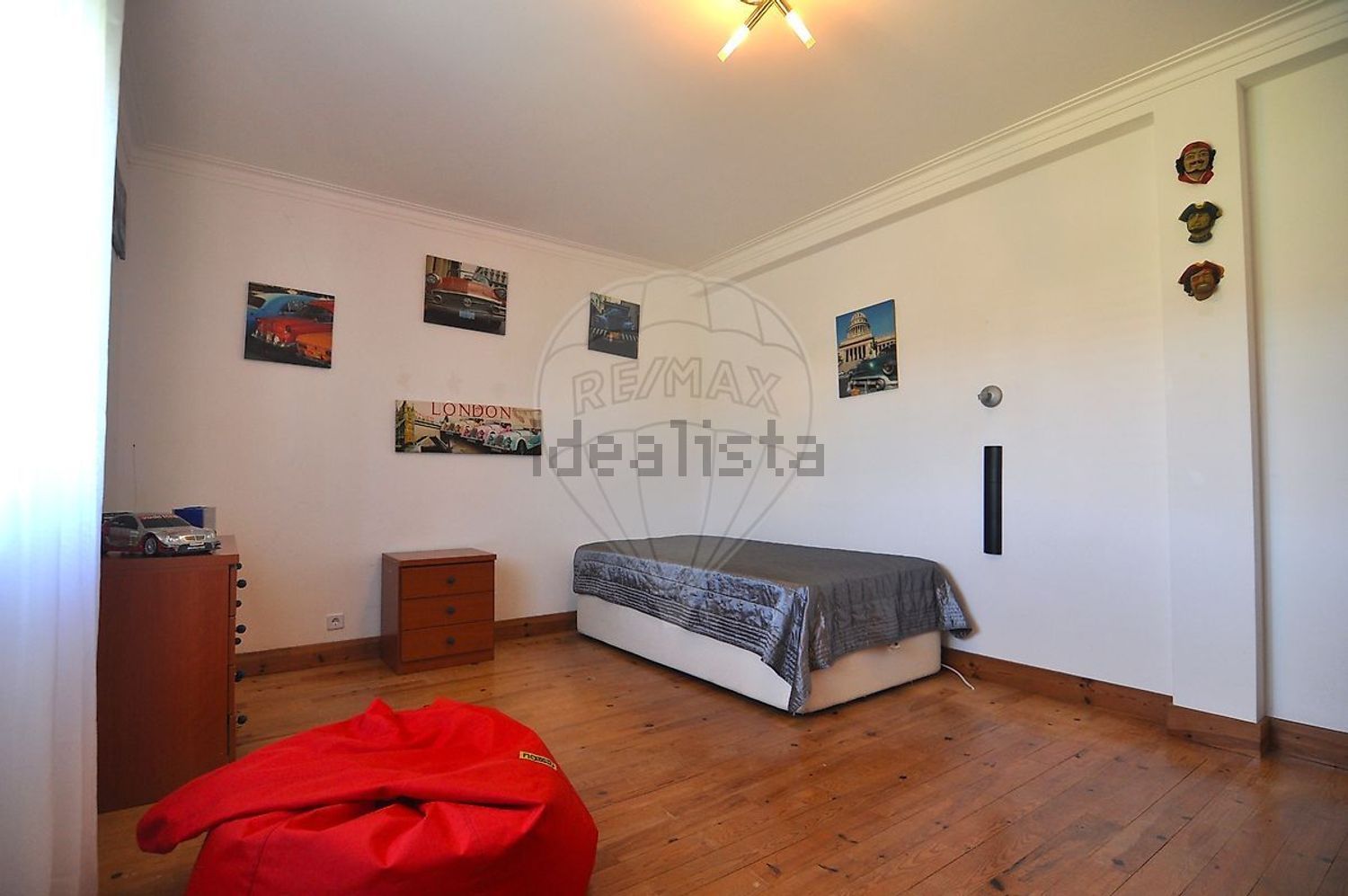 小楼房或独栋别墅出售在São Quintino - 客厅