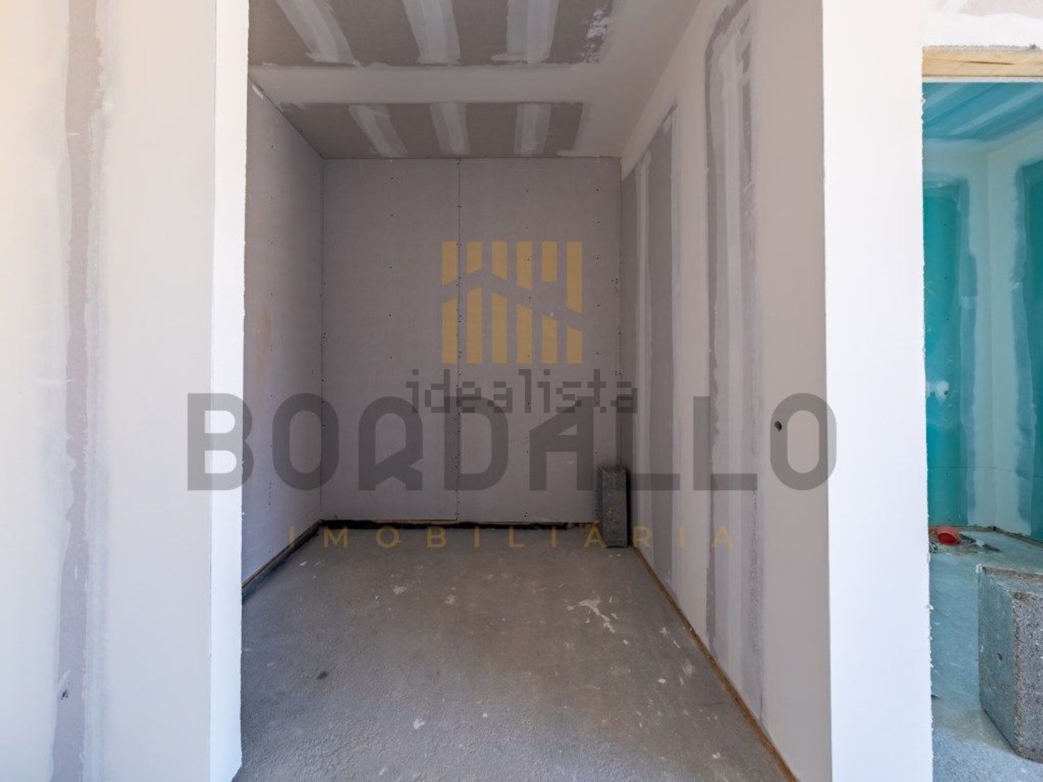 小楼房或独栋别墅出售在Rua do Serrado - 过道