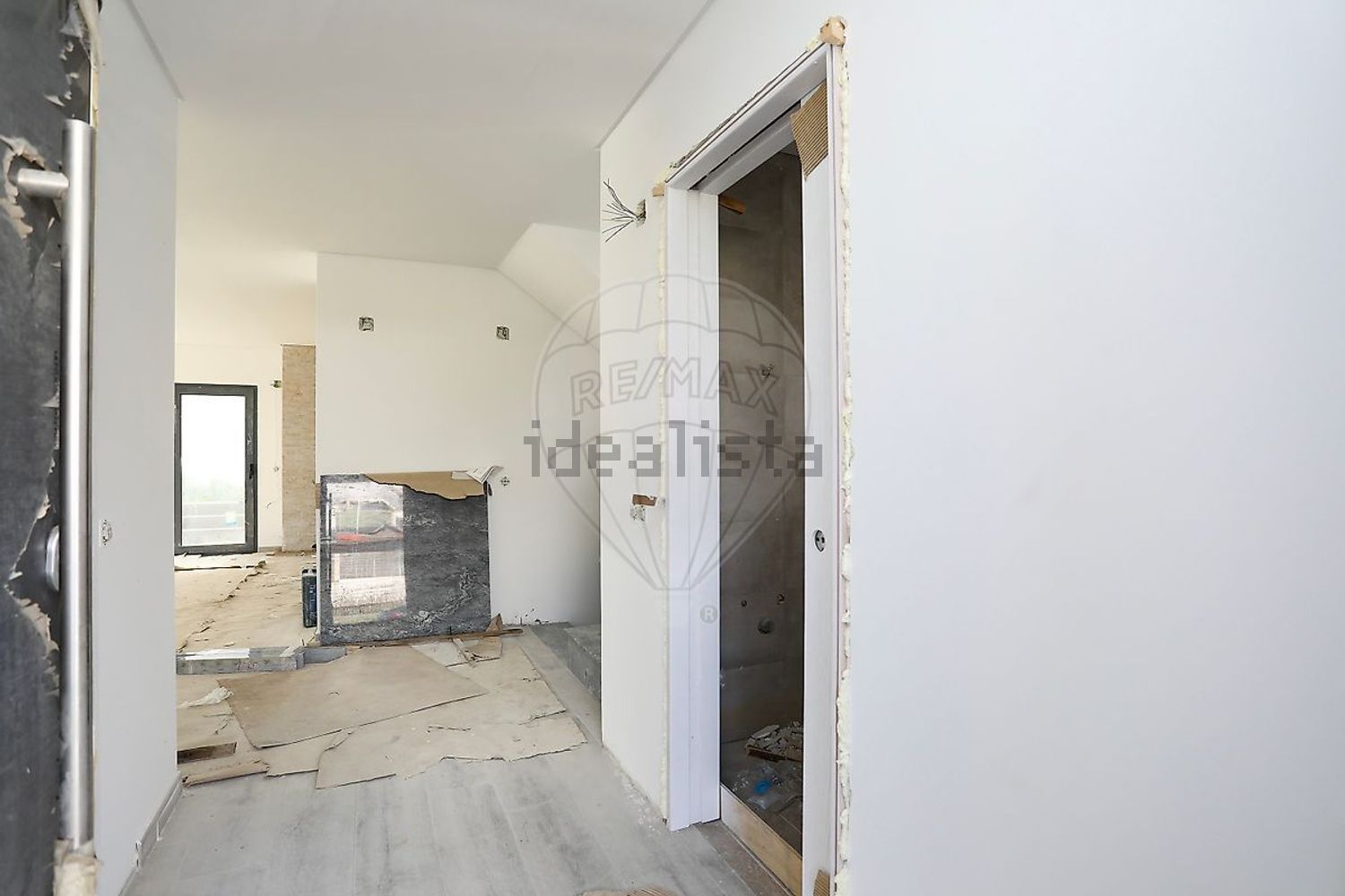 小楼房或独栋别墅出售在Rua das Flores - 过道