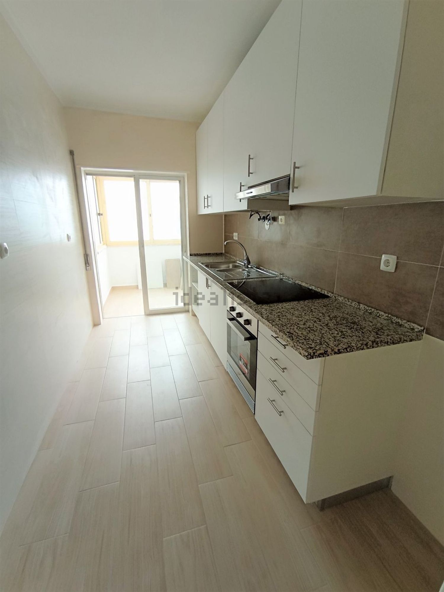 出租公寓 t1在Rua Francisco Vieira de Almeida s/n - 厨房