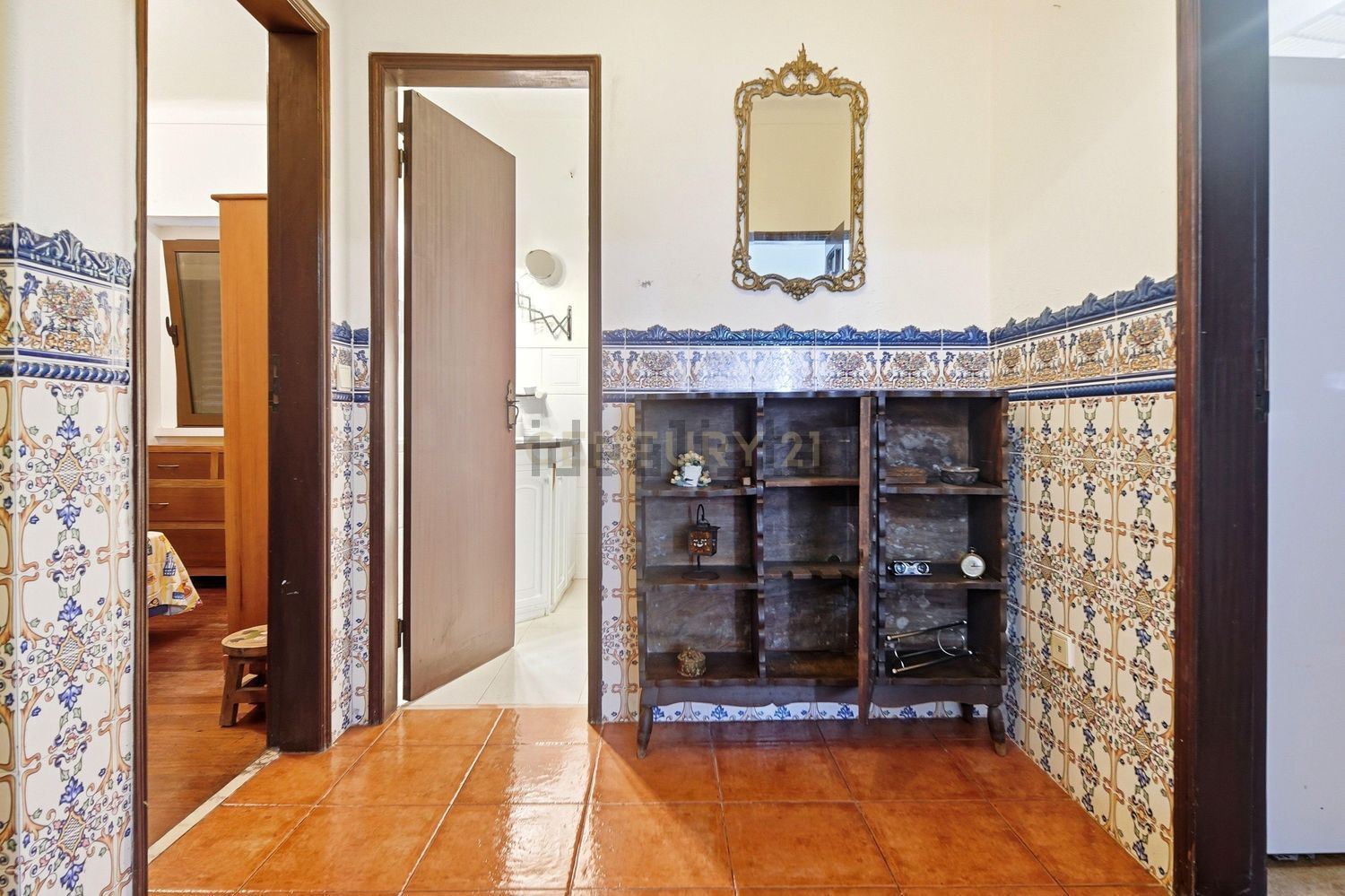 小楼房或独栋别墅出售在Rua do Bairro Novo - 过道