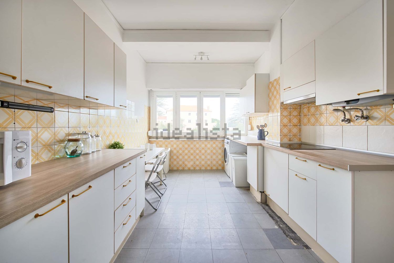 出租房间在Praça Rainha Dona Filipa, 5 - 厨房