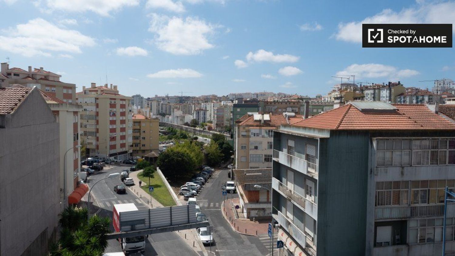 出租房间在Rua Elias Garcia - 视线