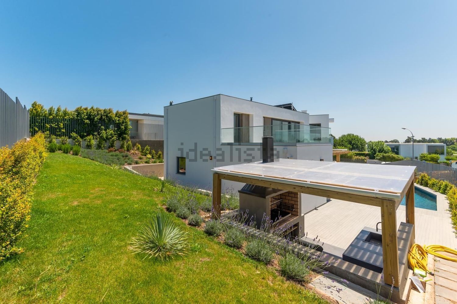 出租小楼房或独栋别墅在Rua Barruncheira - 外立面