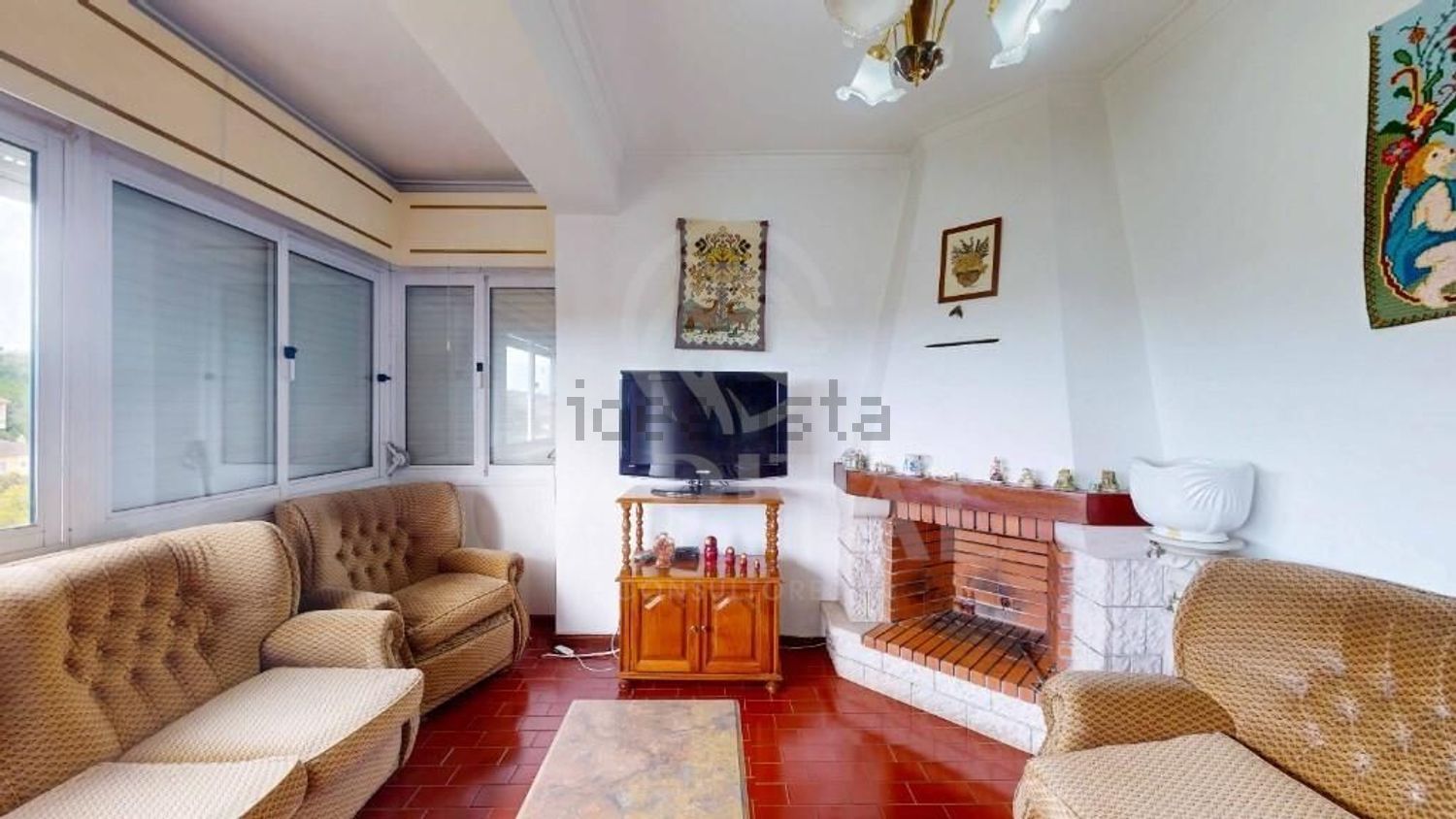 小楼房出售在Rinchoa - 客厅