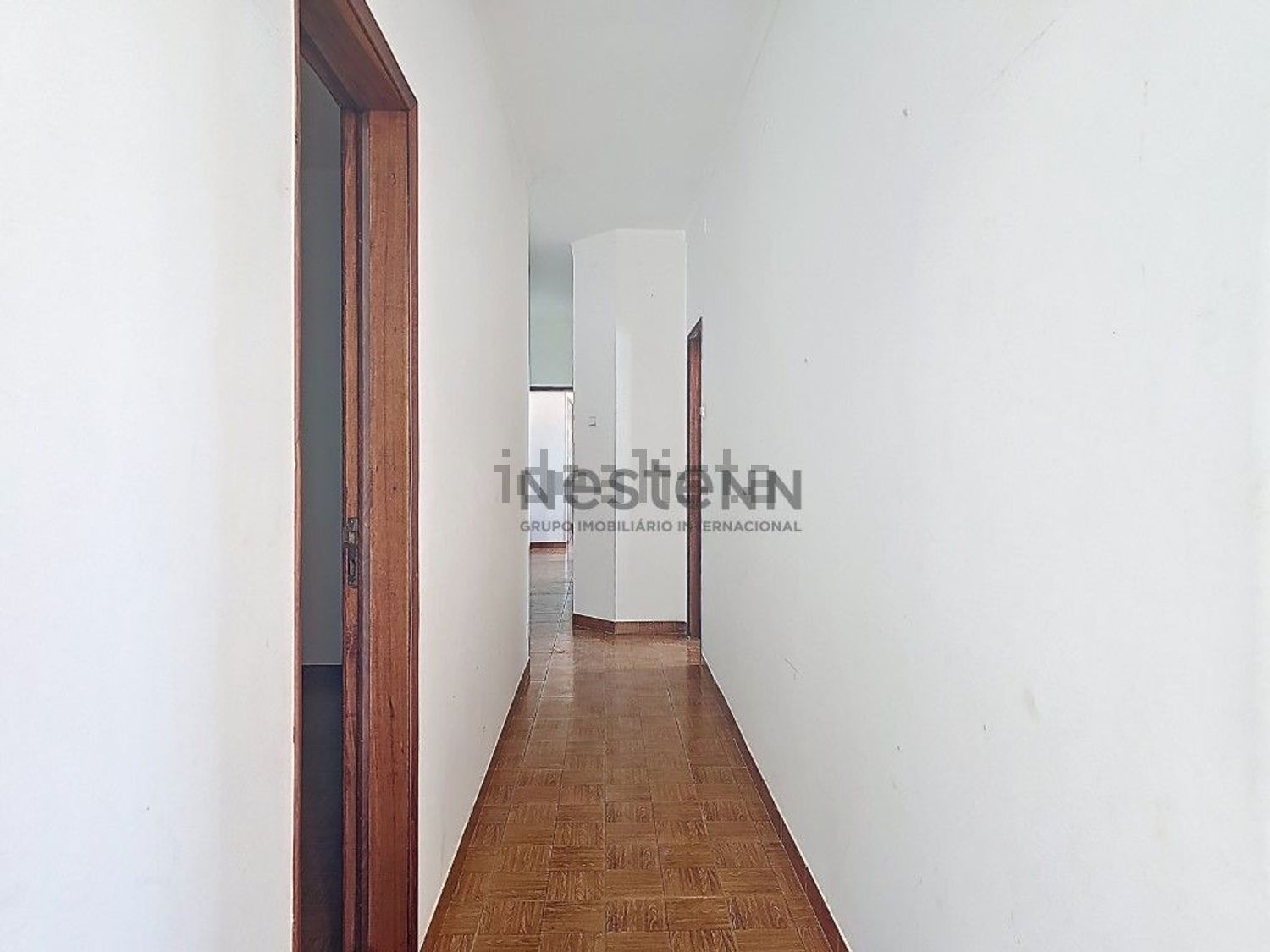 小楼房或独栋别墅出售在Lamas e Cercal - 过道