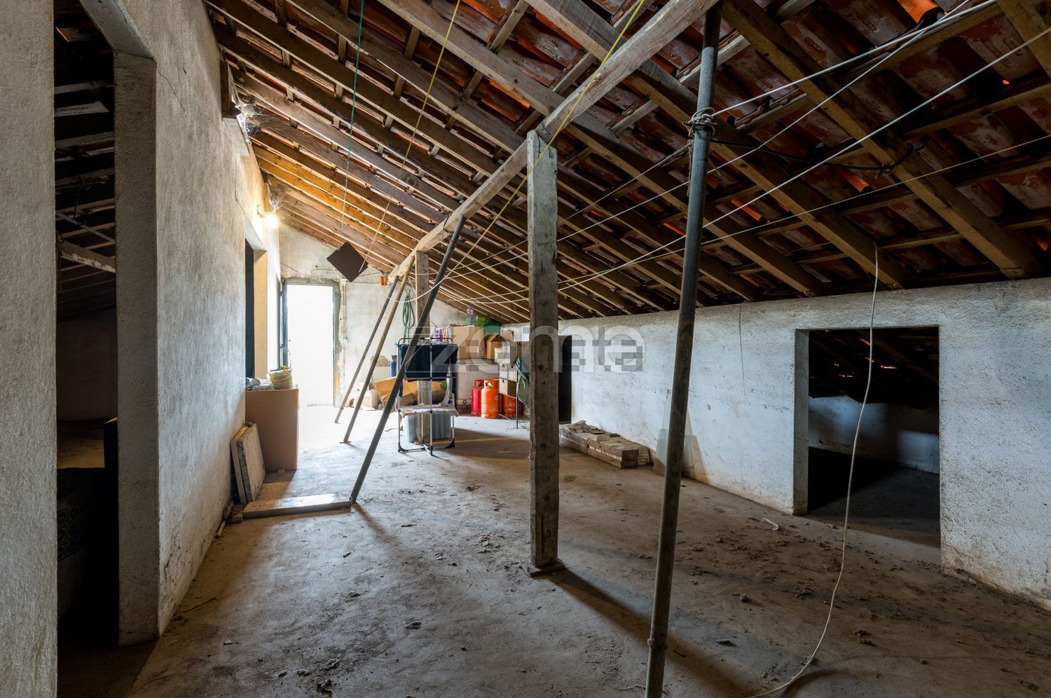 小楼房或独栋别墅出售在Rua Faustino Freitas, 31 - 阁楼