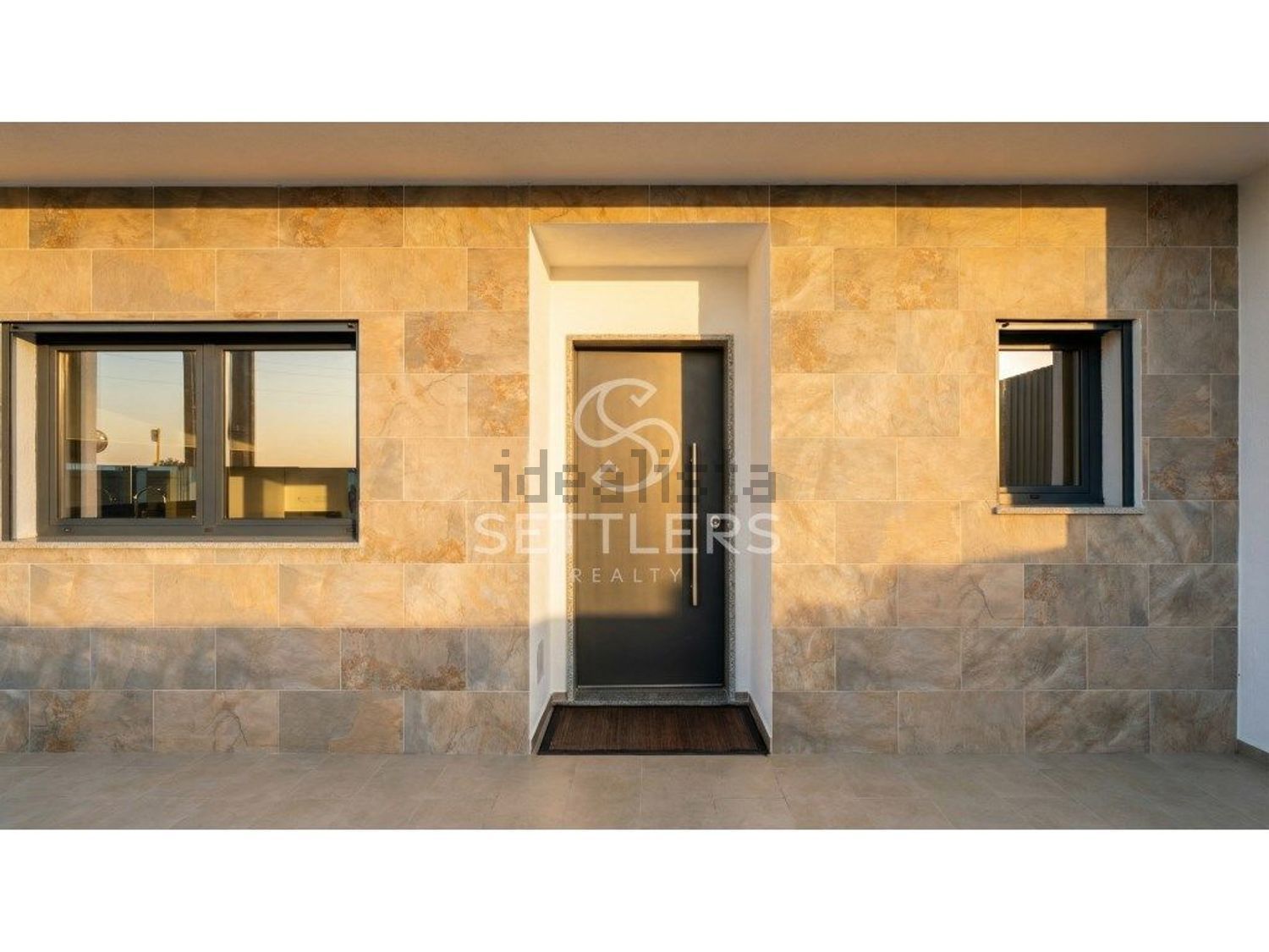 双拼别墅出售在Porto Salvo - 外立面