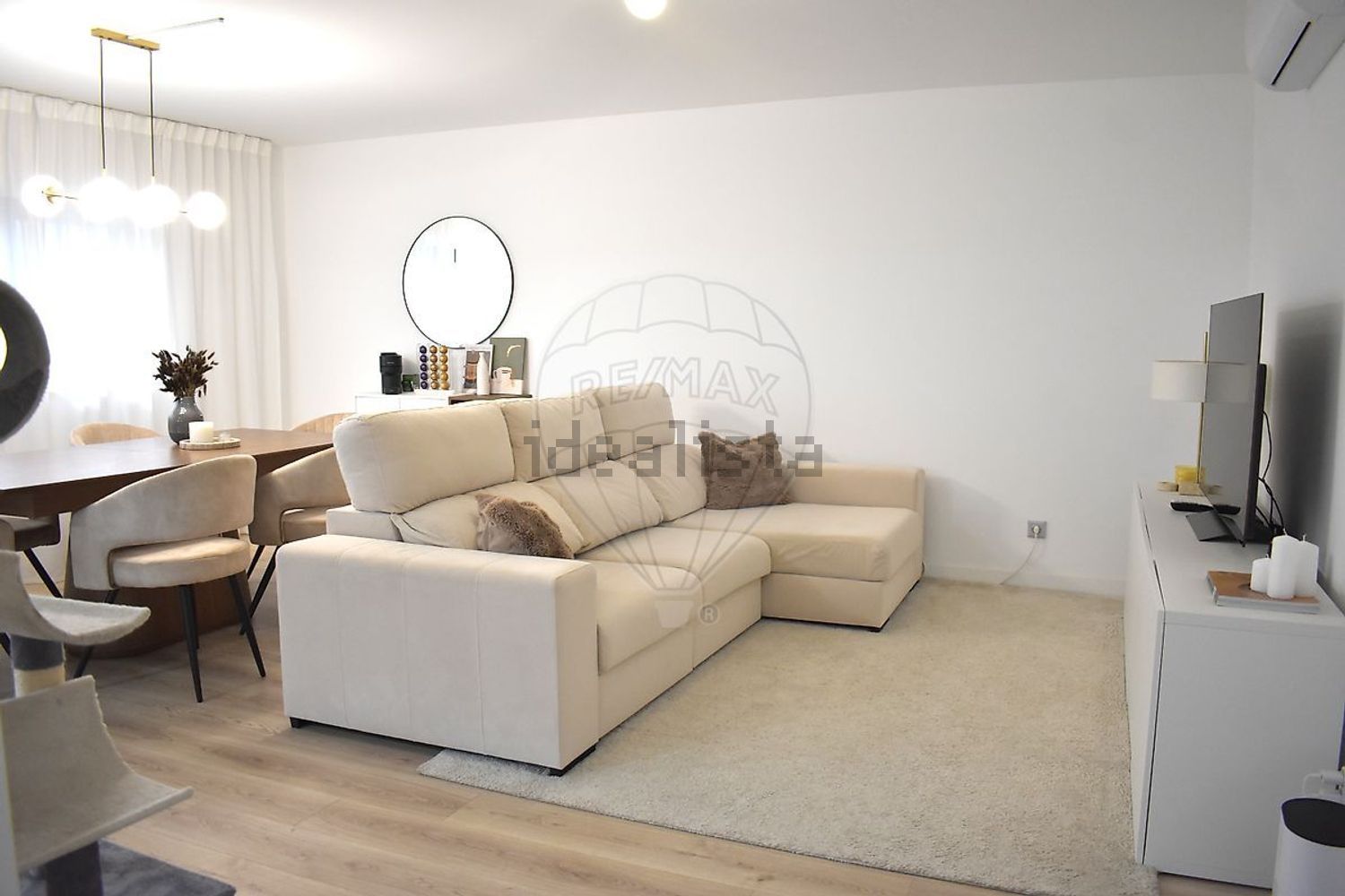 公寓 t2出售在Rua Gago Coutinho e Sacadura Cabral - 客厅