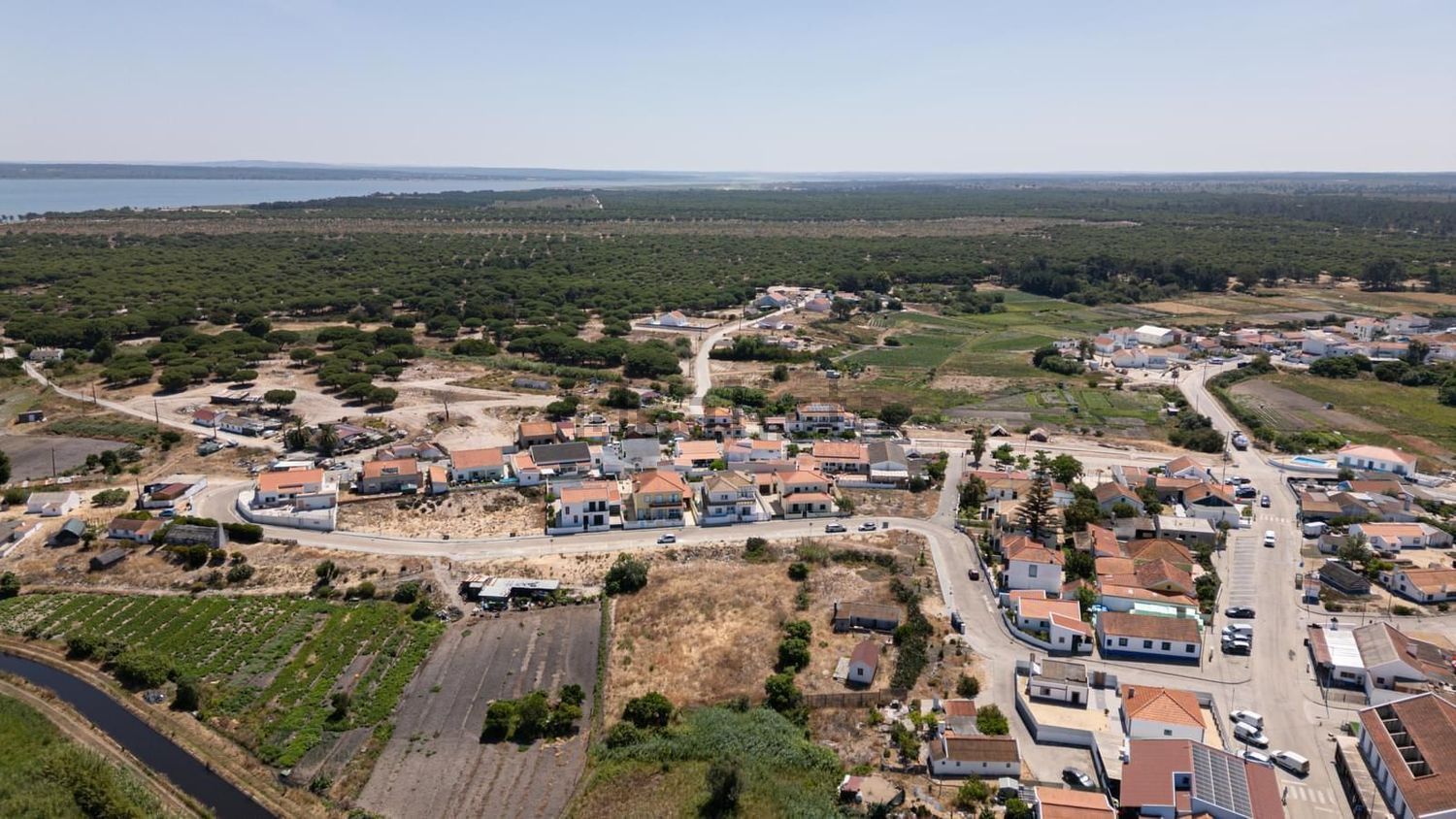 小楼房或独栋别墅出售在Estrada Sem Nome - 视线