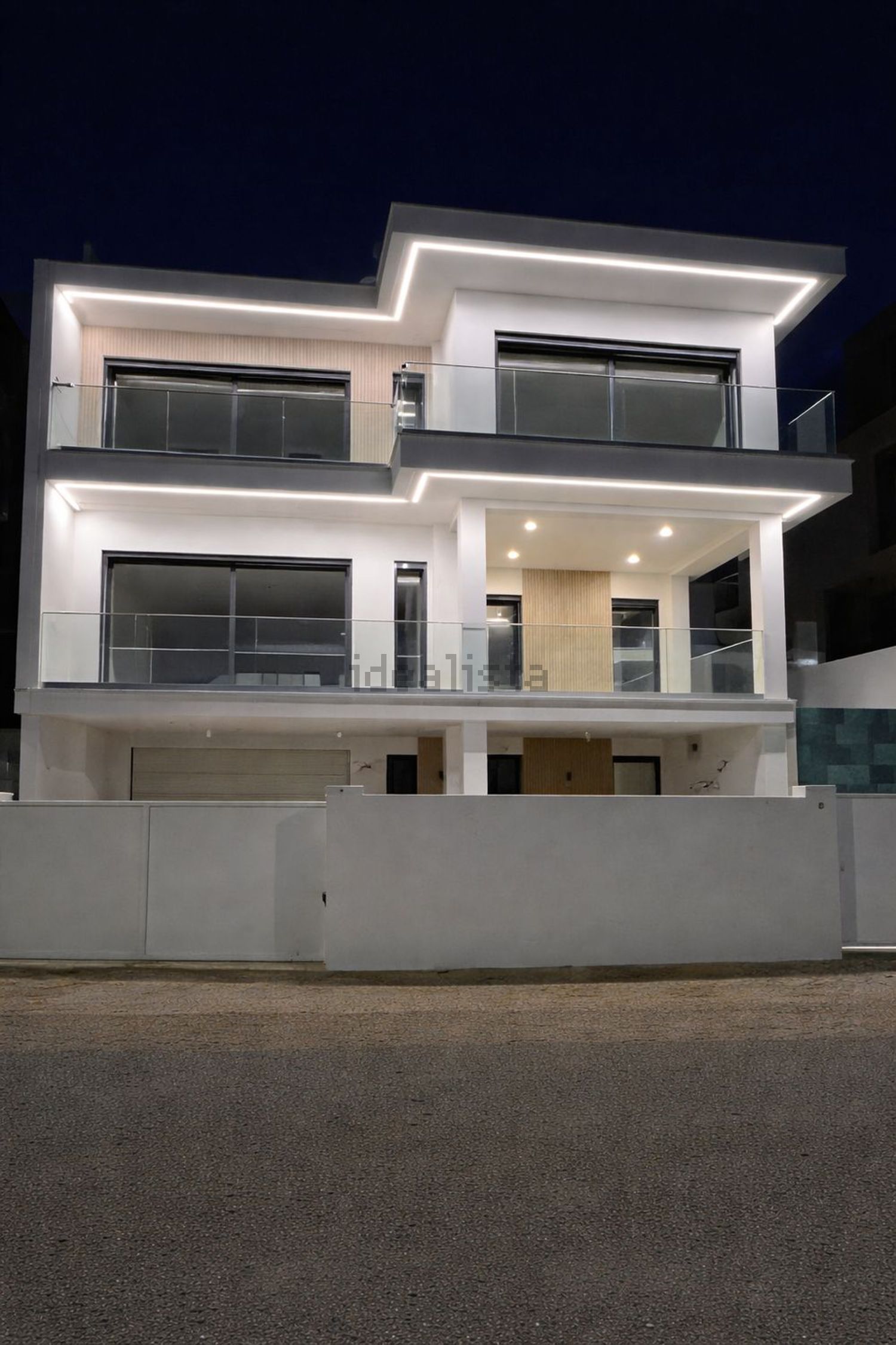 双拼别墅出售在Avenida Raul Brandão, 8 - 照片