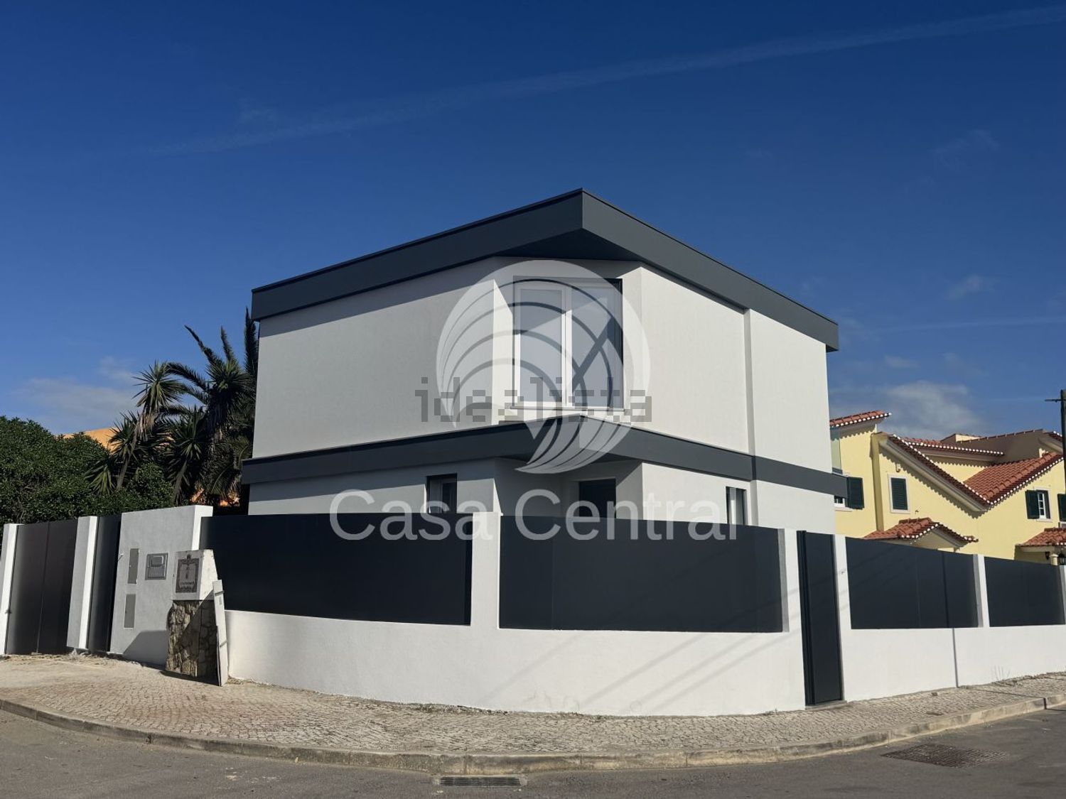 小楼房或独栋别墅出售在Rua Pax Julia, 25 - 外立面