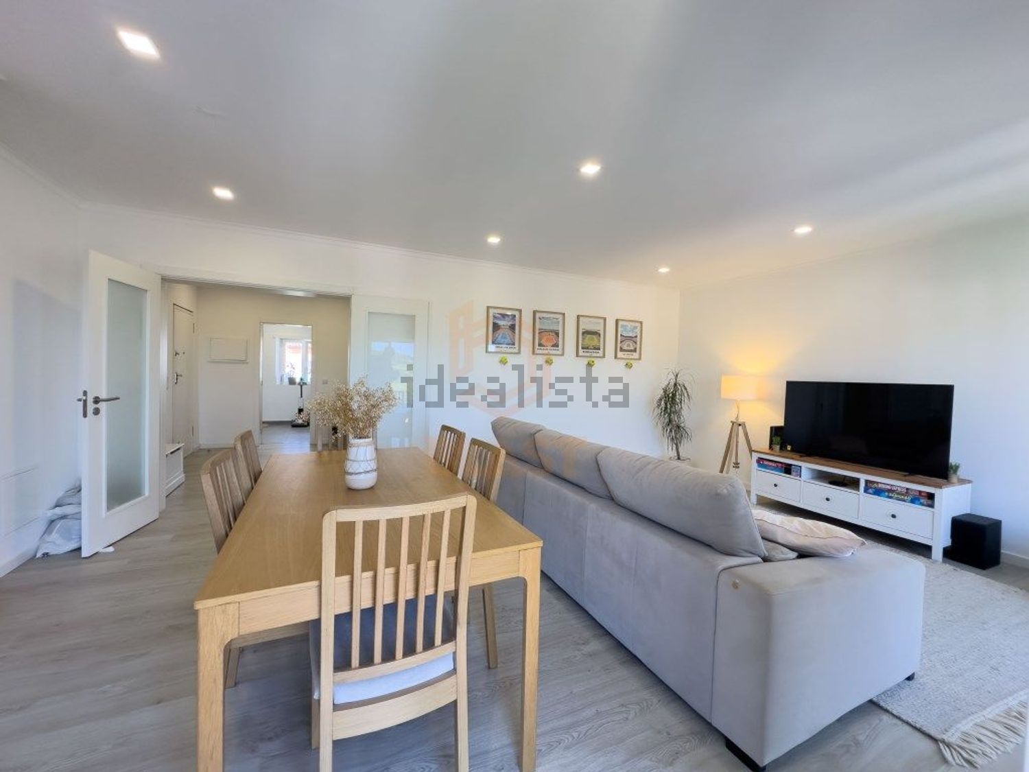 公寓 t3出售在Rua Doutor César Raúl da Costa Andrade - 客厅