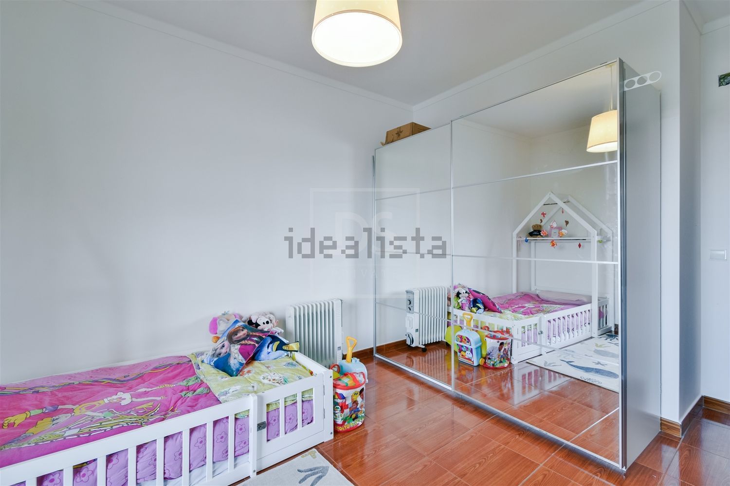 小楼房或独栋别墅出售在Praça Dom Lourenço Vicente, 18 - 卧室