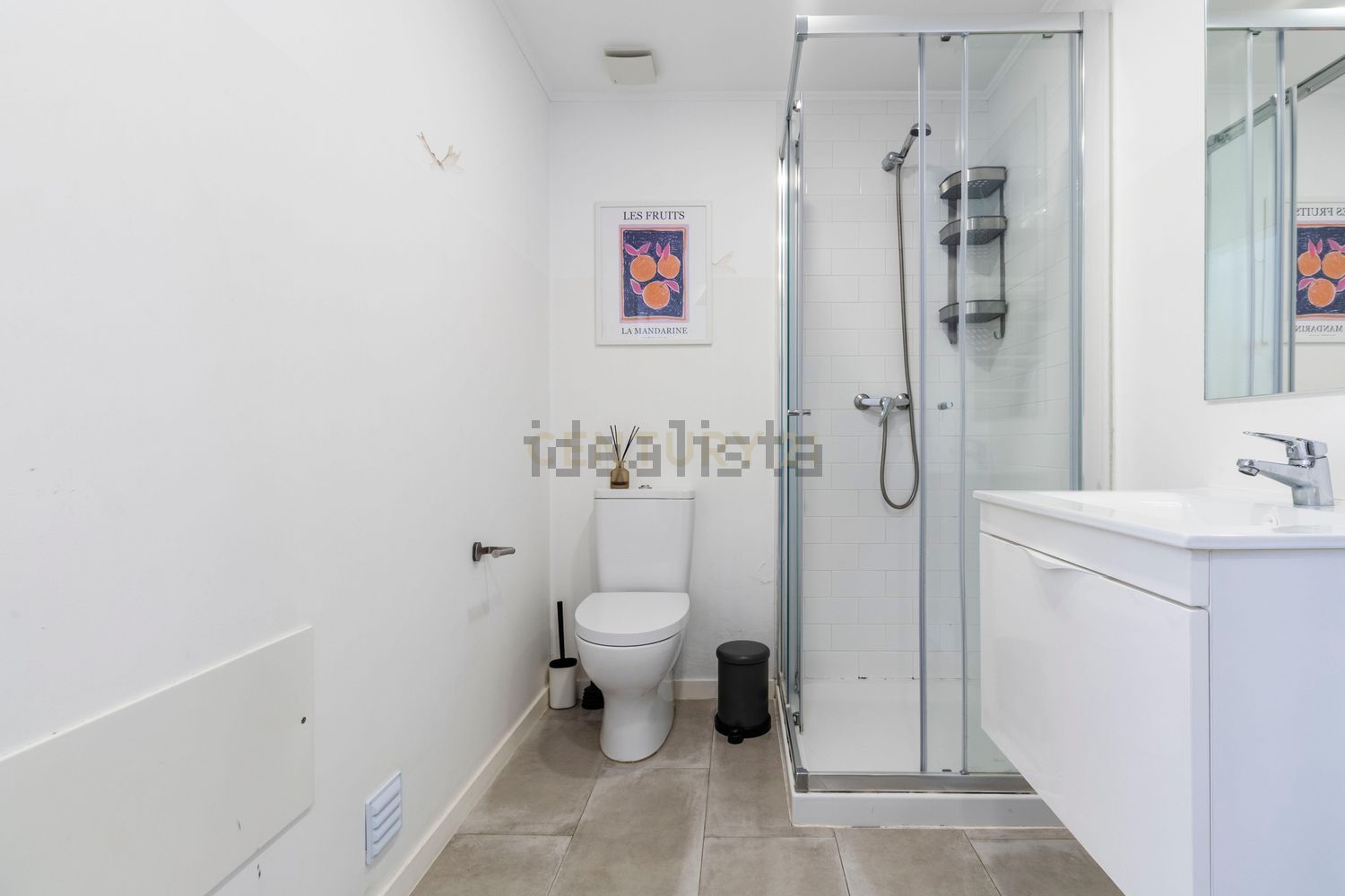 T0（单人公寓）出售在Rua Possidónio da Silva, 130 - 卫生间