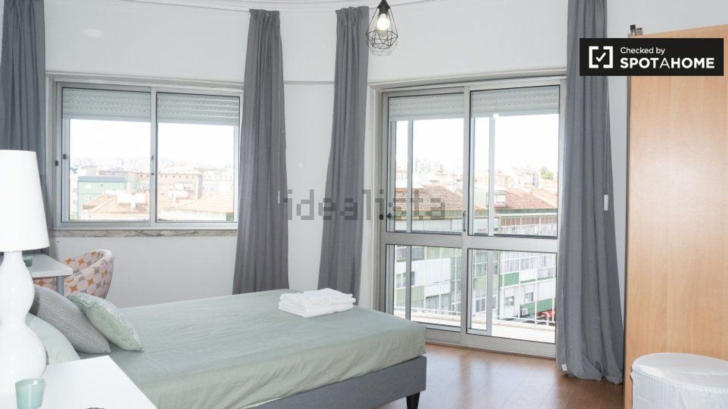 出租房间在Rua Elias Garcia - 卧室