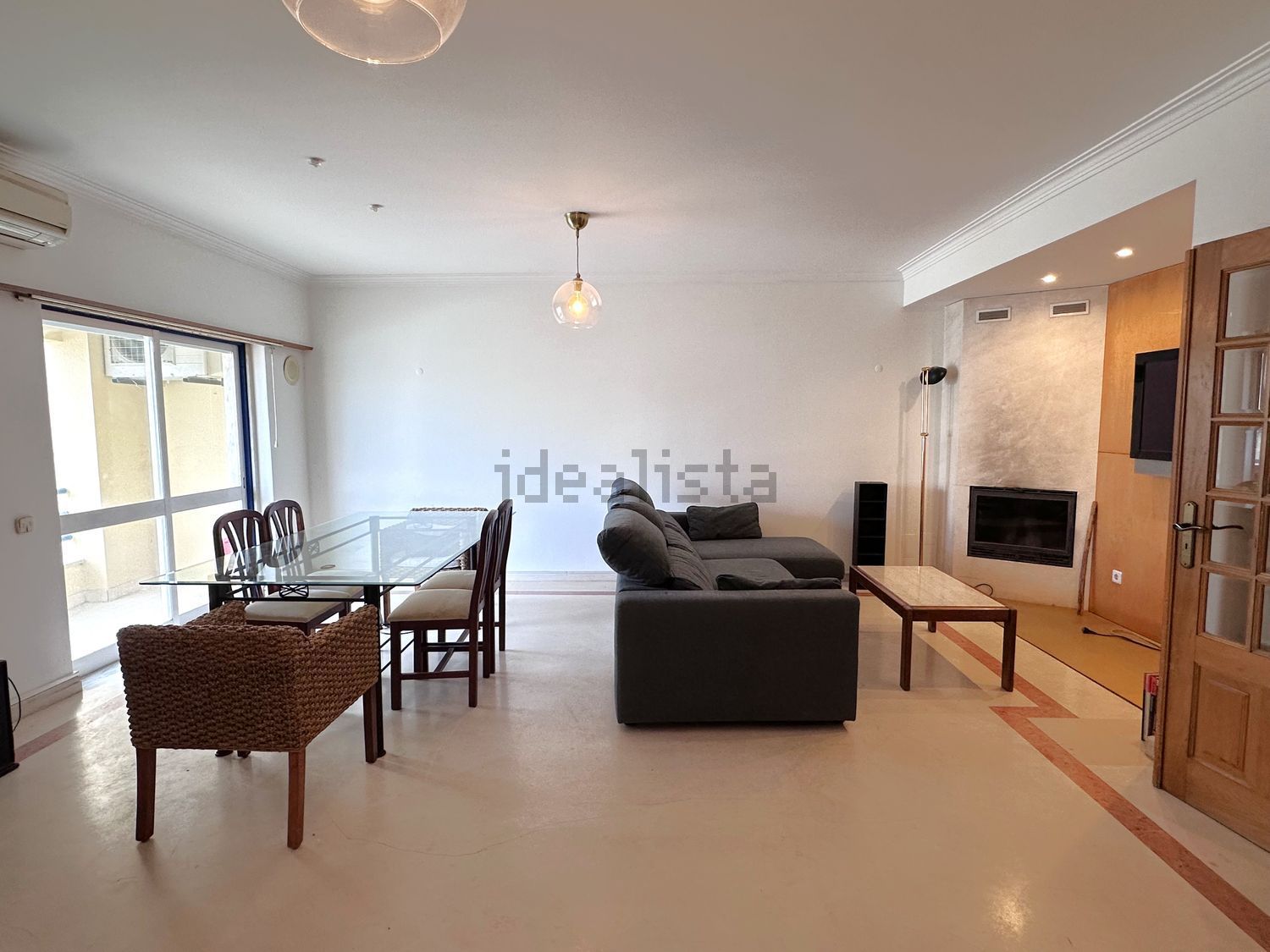 出租公寓 t4在Rua Ventura Abrantes, 7 - 客厅