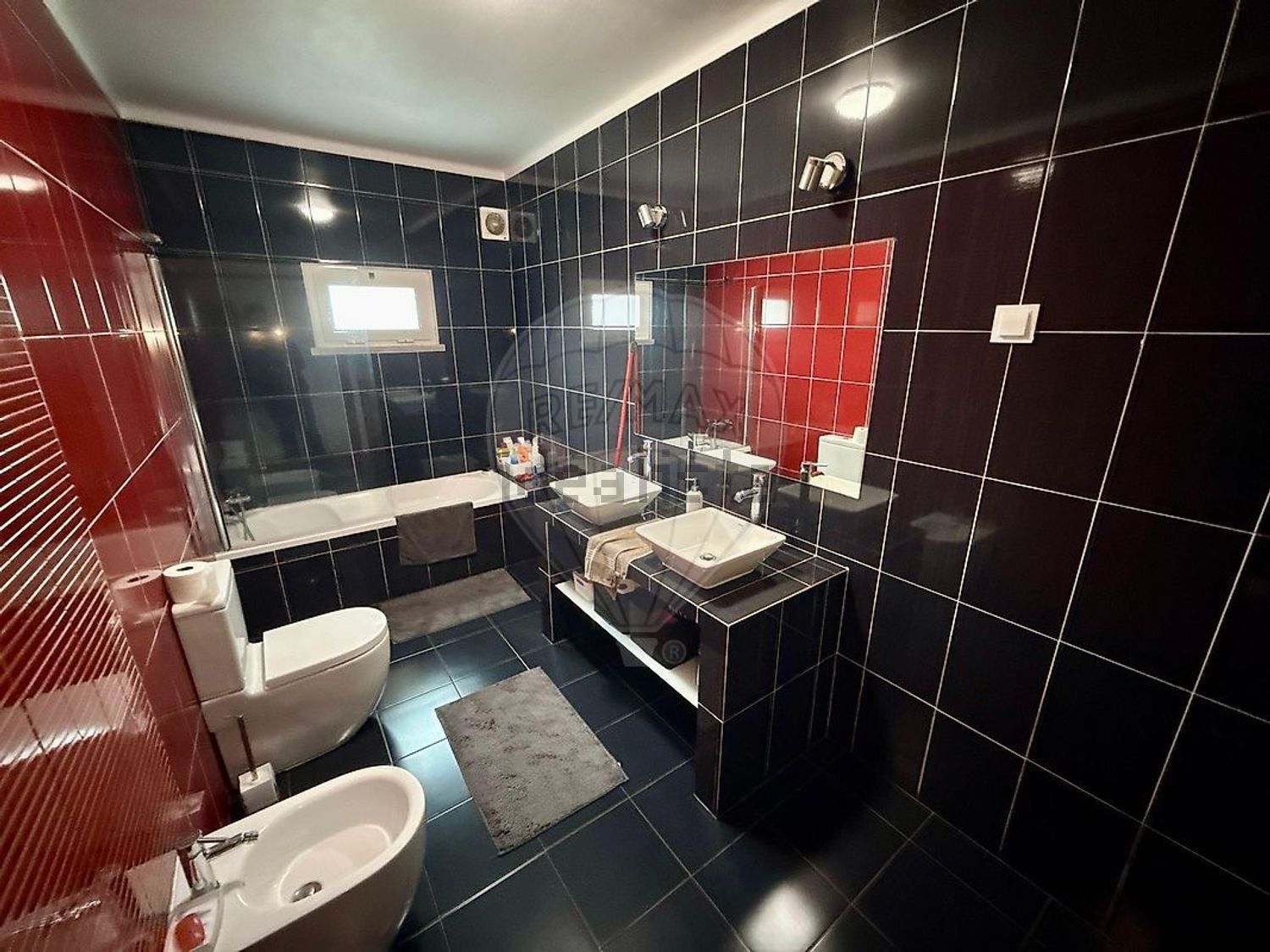 小楼房或独栋别墅出售在Rua 18 - 卫生间