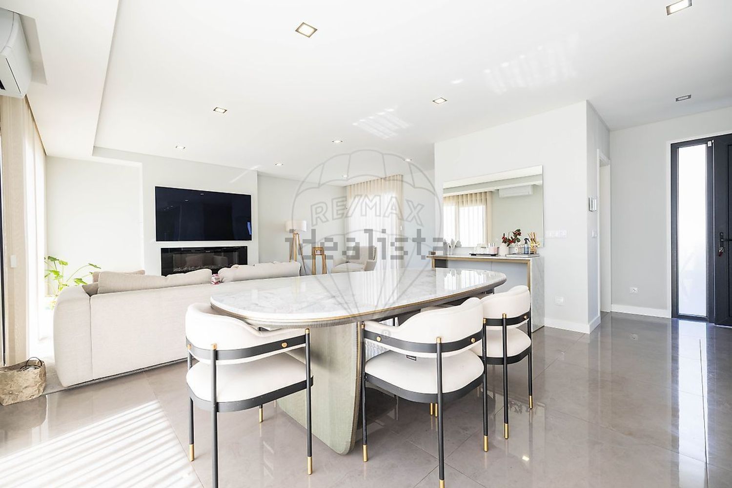 出租小楼房或独栋别墅在Rua Almeida Garrett - 客厅