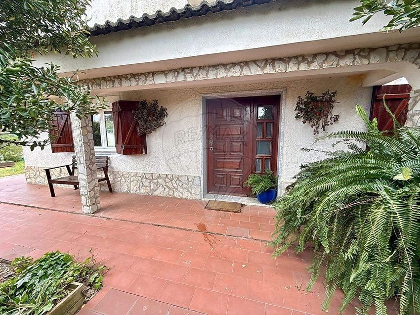 小楼房或独栋别墅出售在Rua 18