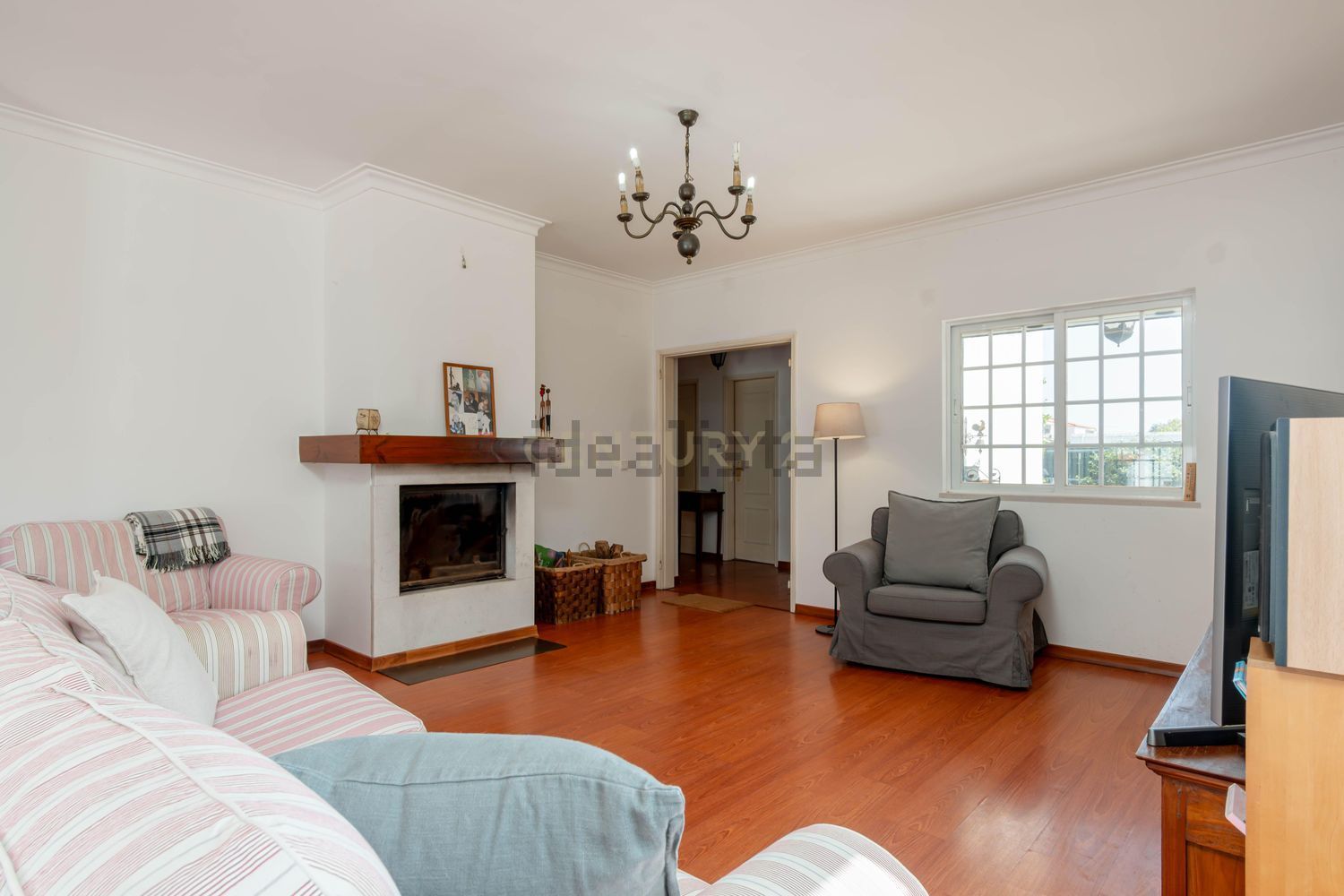 小楼房或独栋别墅出售在Rua das Bolotas s/n - 客厅