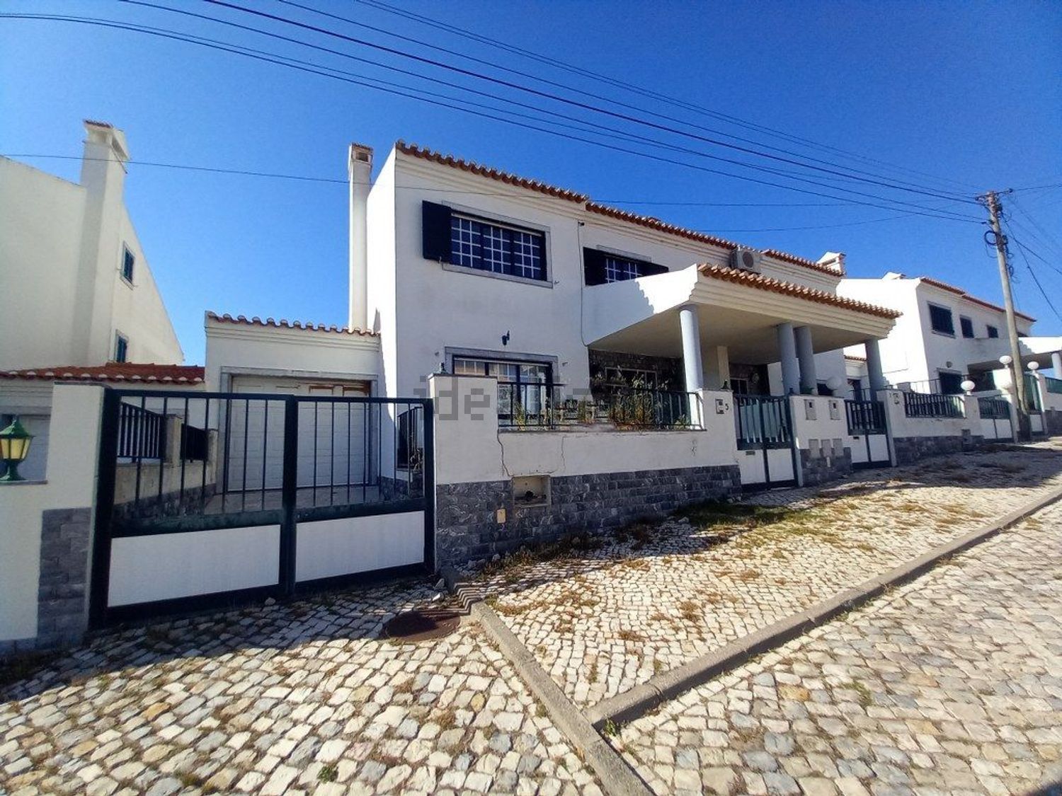 小楼房或独栋别墅出售在Rua do Cerrado das Tramagueiras - 外立面