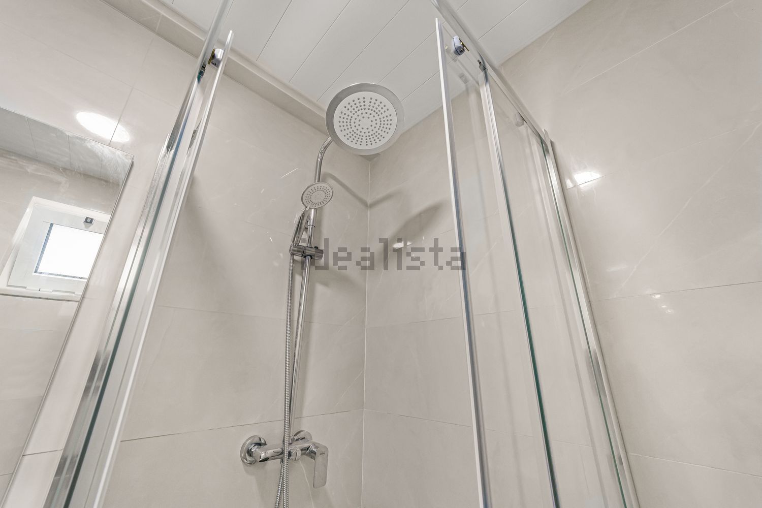 出租t0（单人公寓）在Rua José Ferreira Pio - 卫生间