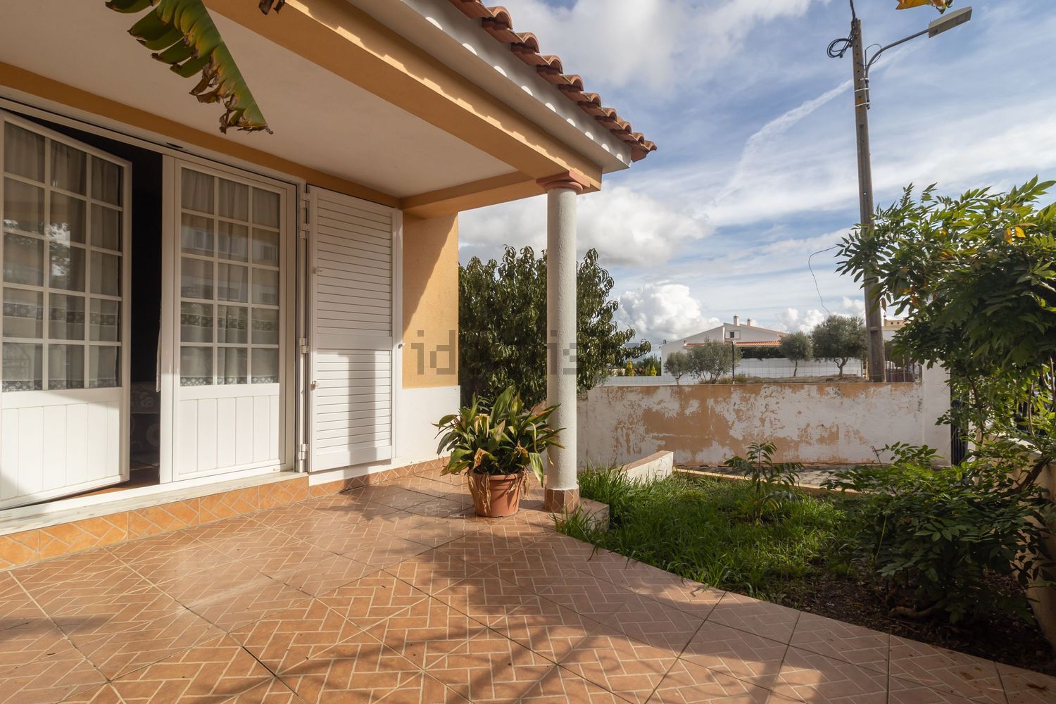 小楼房或独栋别墅出售在Avenida Padre Nabeto - 外立面