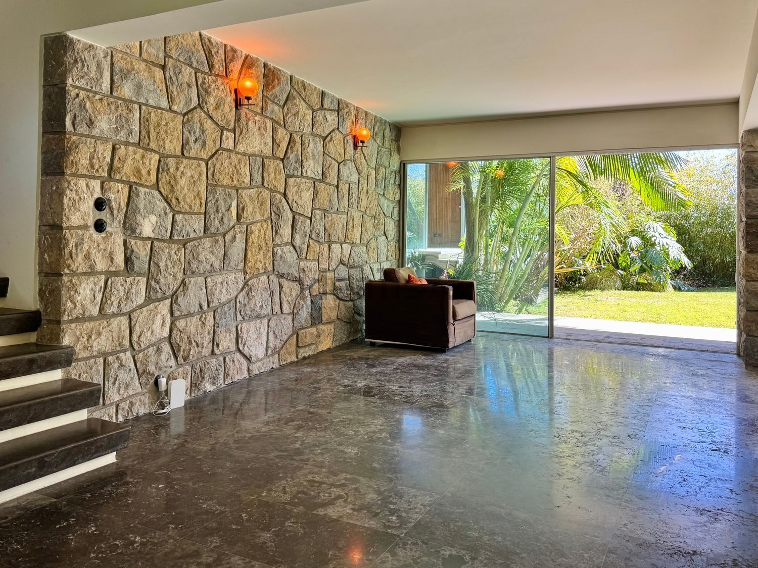 小楼房或独栋别墅出售在Avenida Marechal Carmona, 631 - 外立面