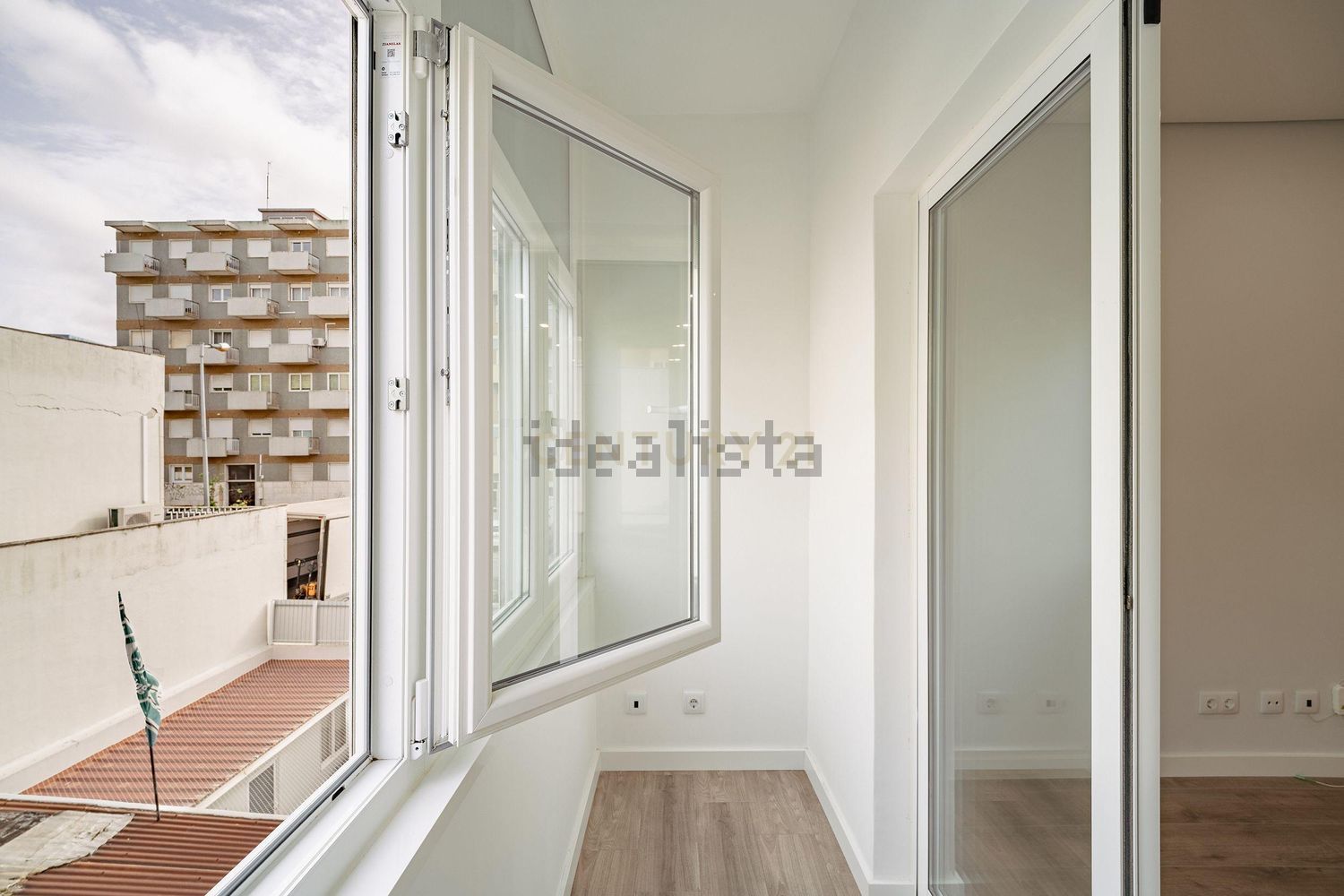 公寓 t2出售在Rua Luís António Verney, 27 - 过道