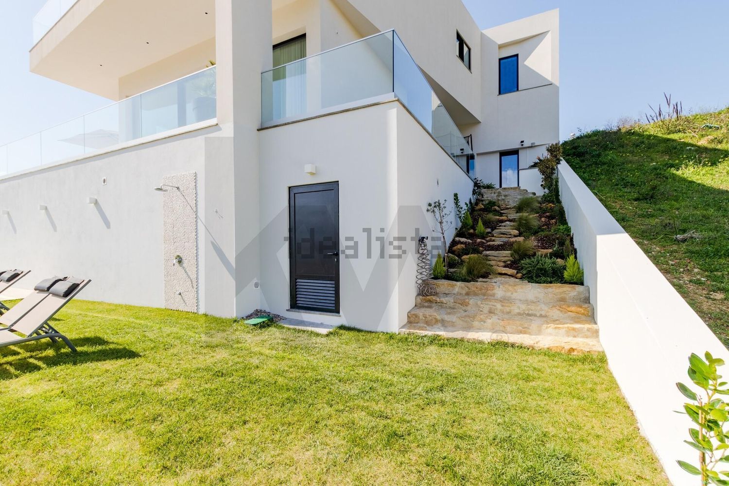 小楼房或独栋别墅出售在Rua das Lombas - 外立面