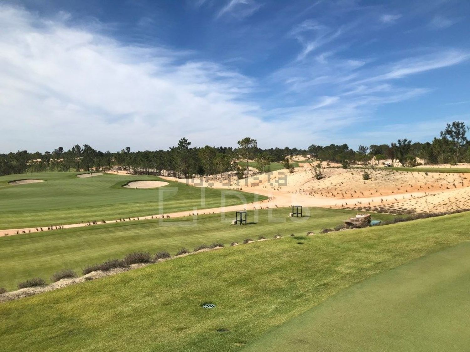 小楼房或独栋别墅出售在Rua do Pinhal - 视线