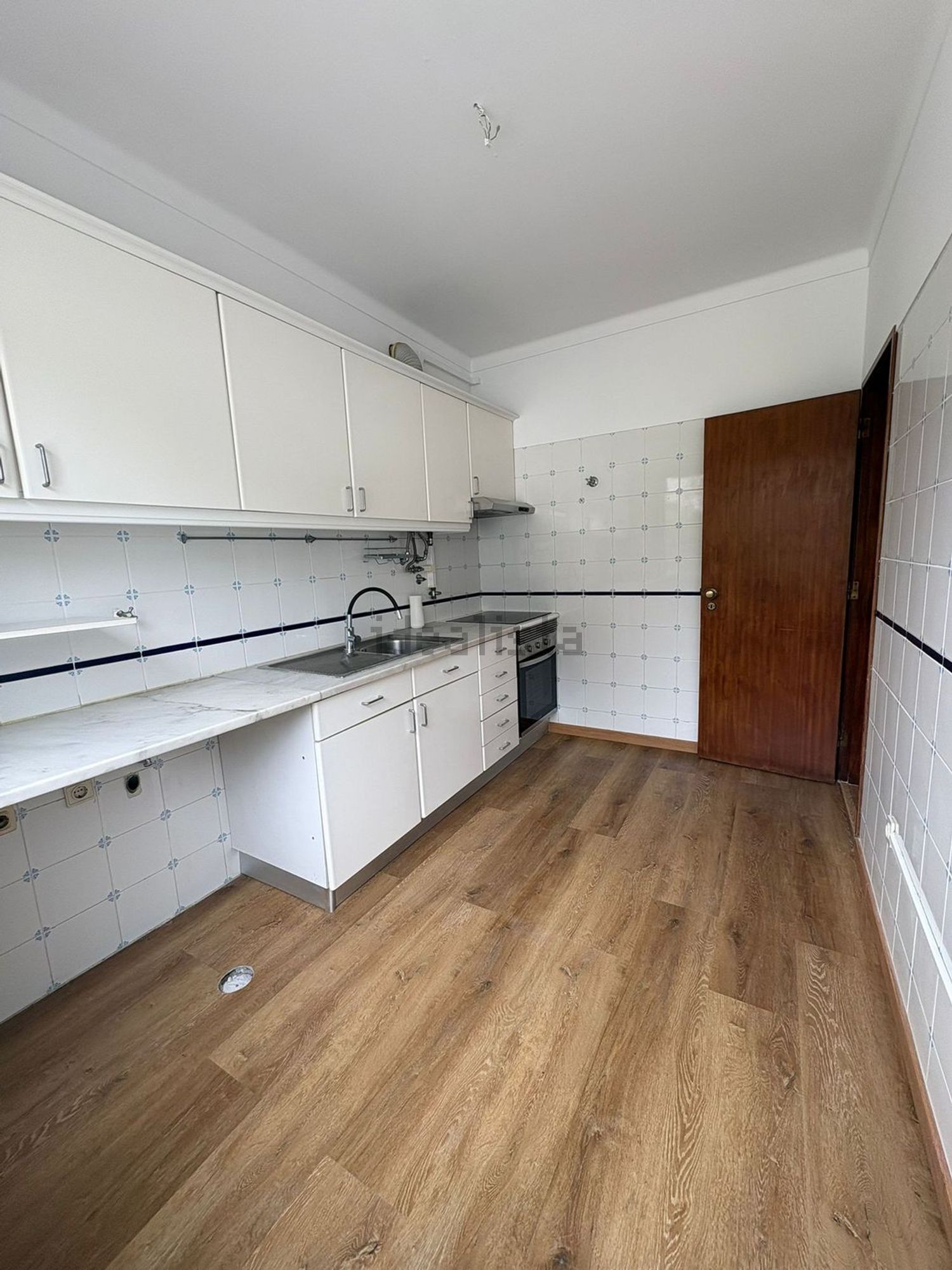 出租公寓 t2在Rua Armando Cortesão, 28 - 厨房