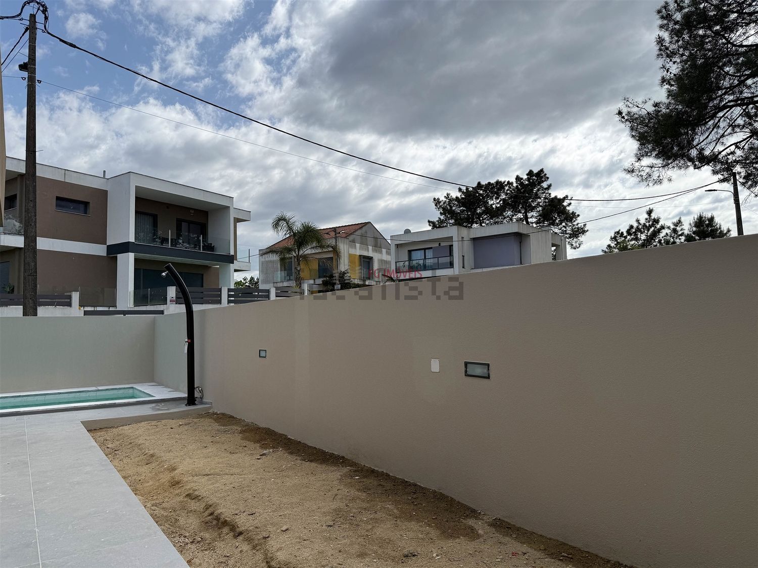 小楼房或独栋别墅出售在Rua das Olaias - 视线