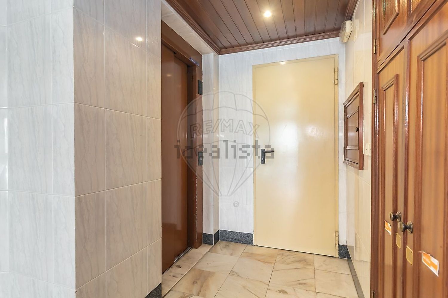 出租公寓 t2在Rua Hugo Casaes - 过道