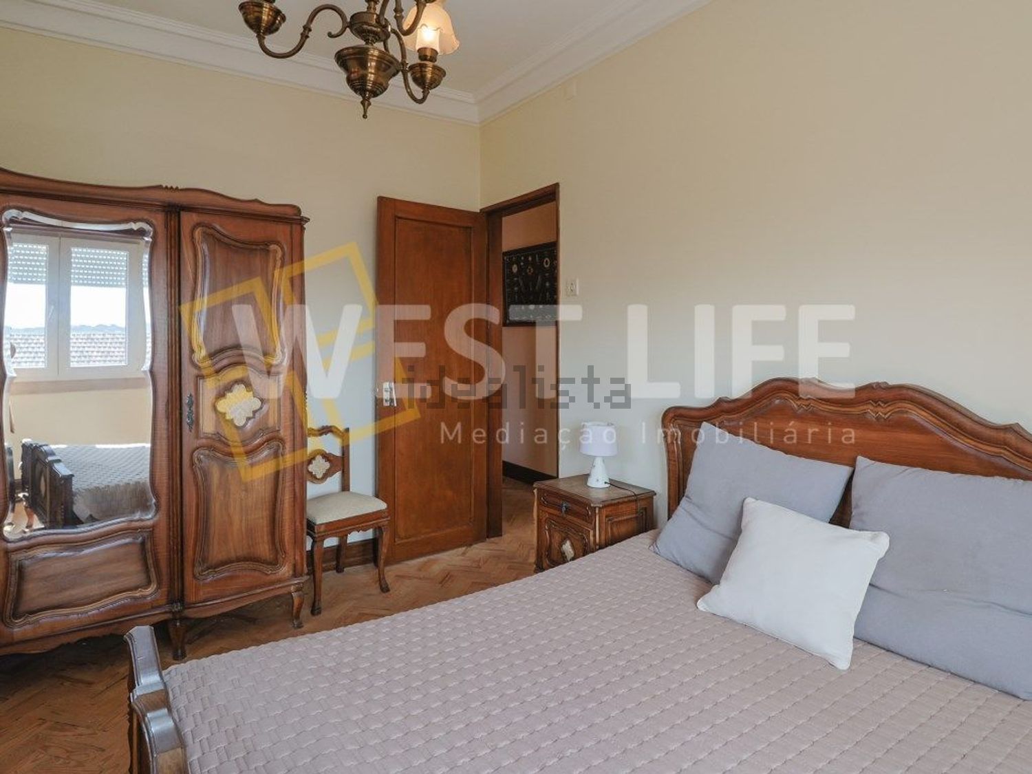 小楼房或独栋别墅出售在São Pedro da Cadeira - 卧室