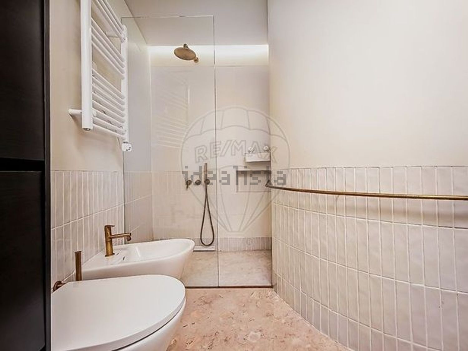 T0（单人公寓）出售在Rua do Telhal, 72 - 卫生间