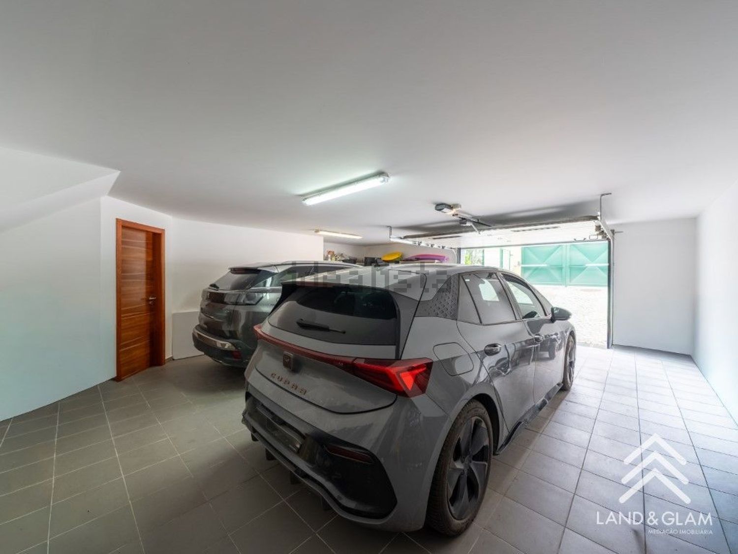 小楼房或独栋别墅出售在Rua das Helenas, 10 - 停车位