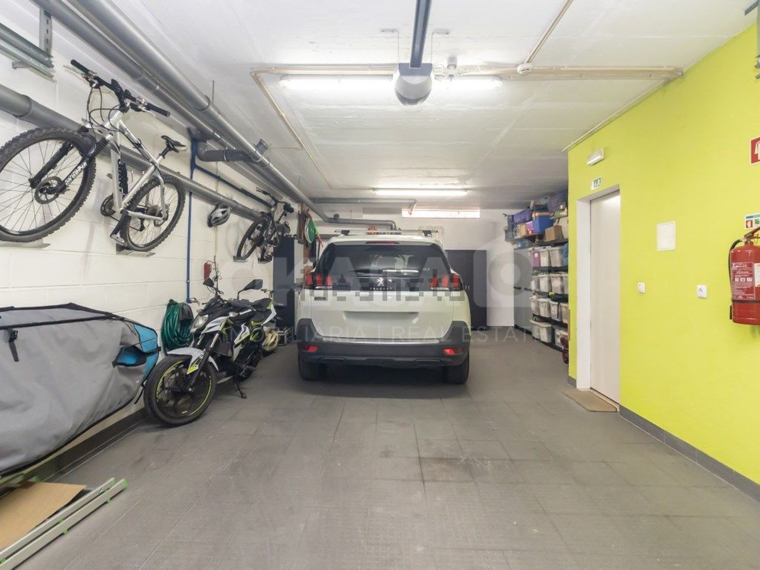 联排别墅出售在Rua Luís de Ataíde - 停车位