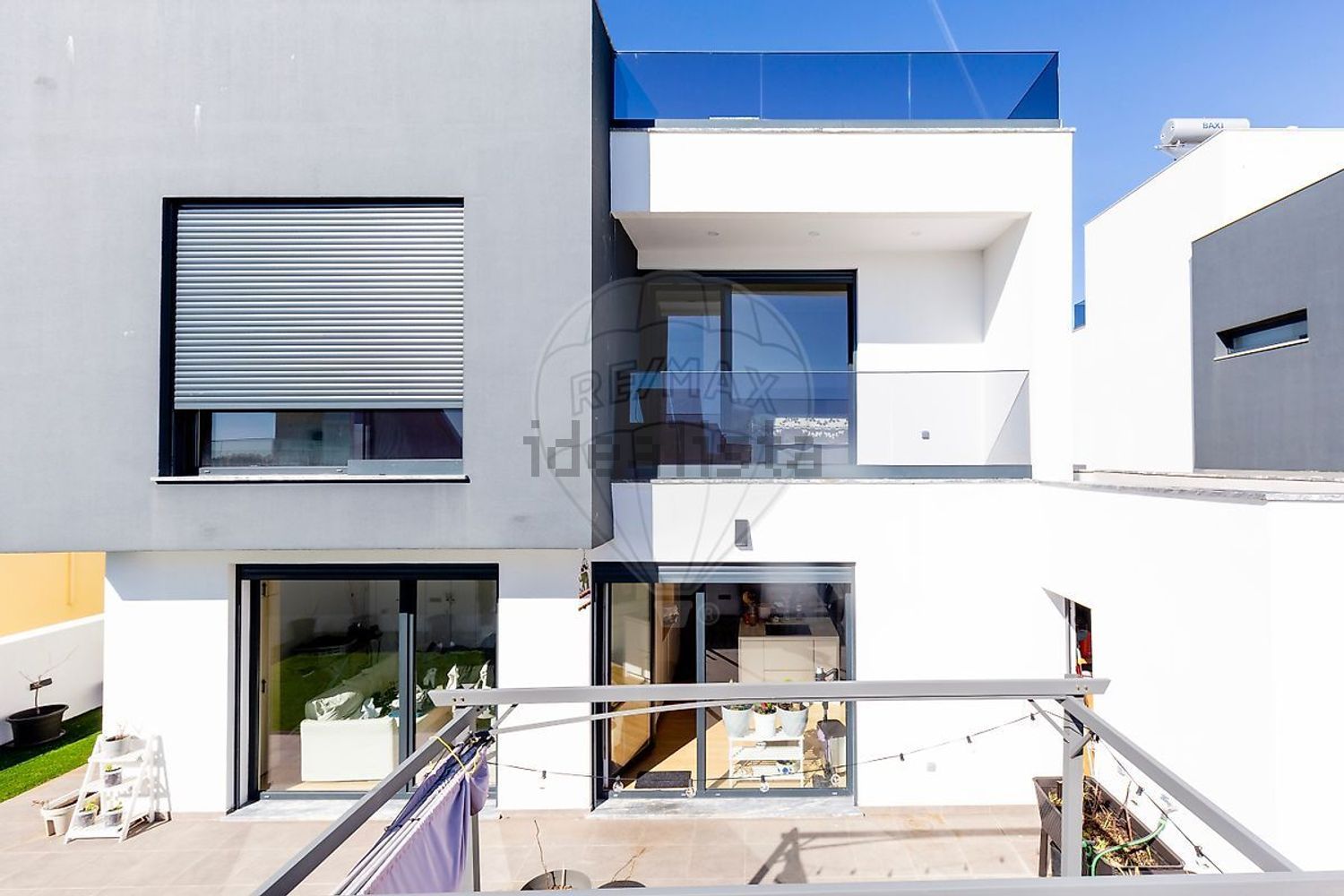 小楼房或独栋别墅出售在Rua e - 外立面