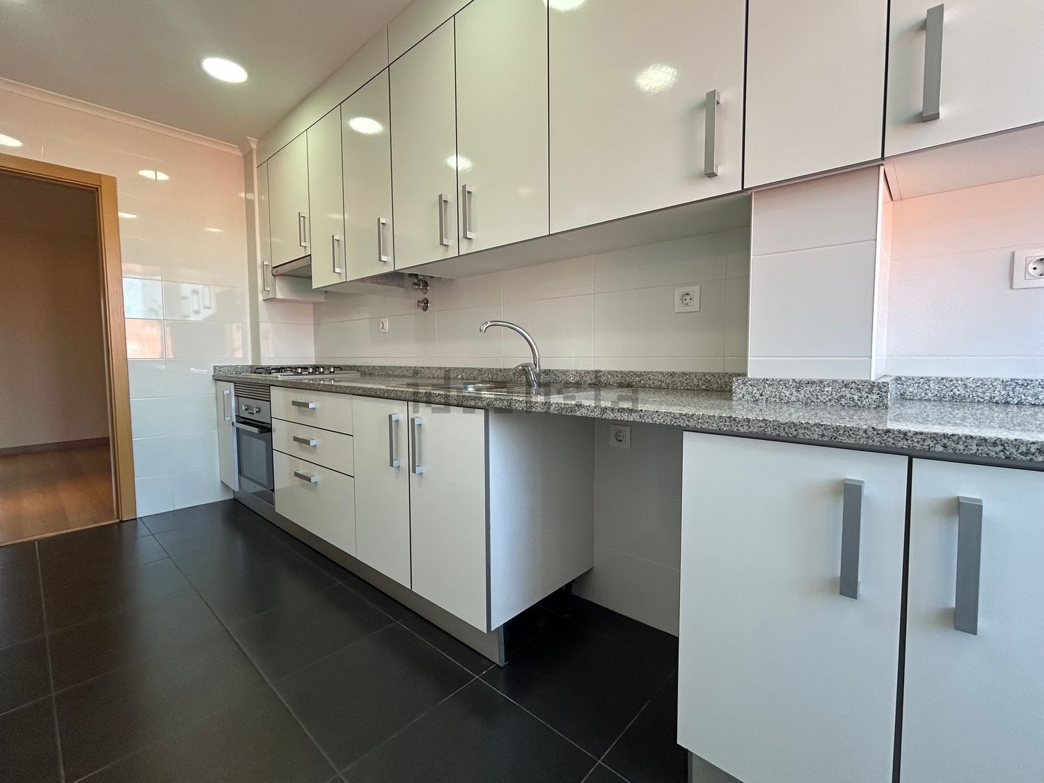 出租公寓 t2在Rua Alexandre Ferreira, 13 a - 厨房