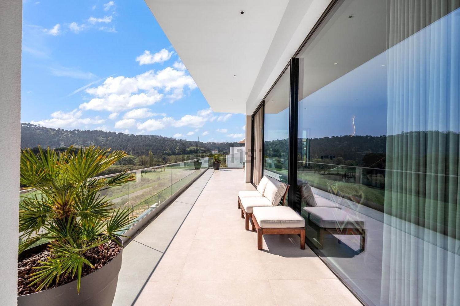 小楼房或独栋别墅出售在Rua das Lombas - 阳台