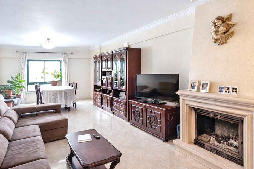 公寓 t3出售在Pontinha e Famões