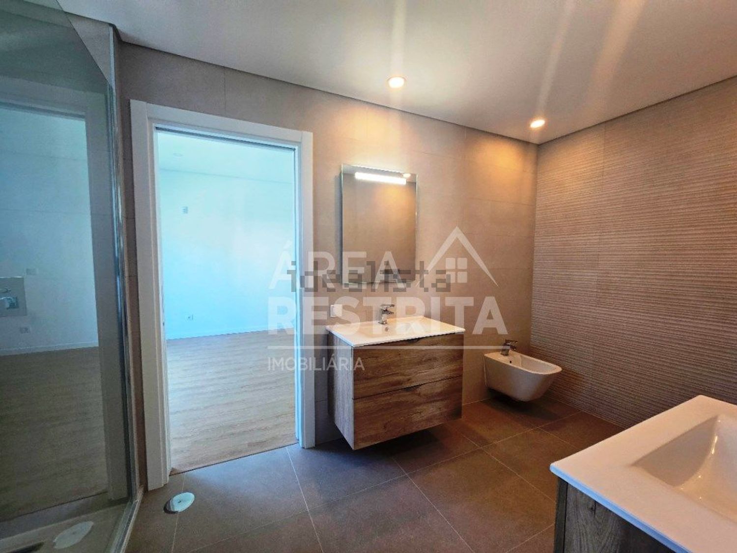 小楼房或独栋别墅出售在Rua dos Vitoriosos - 卫生间