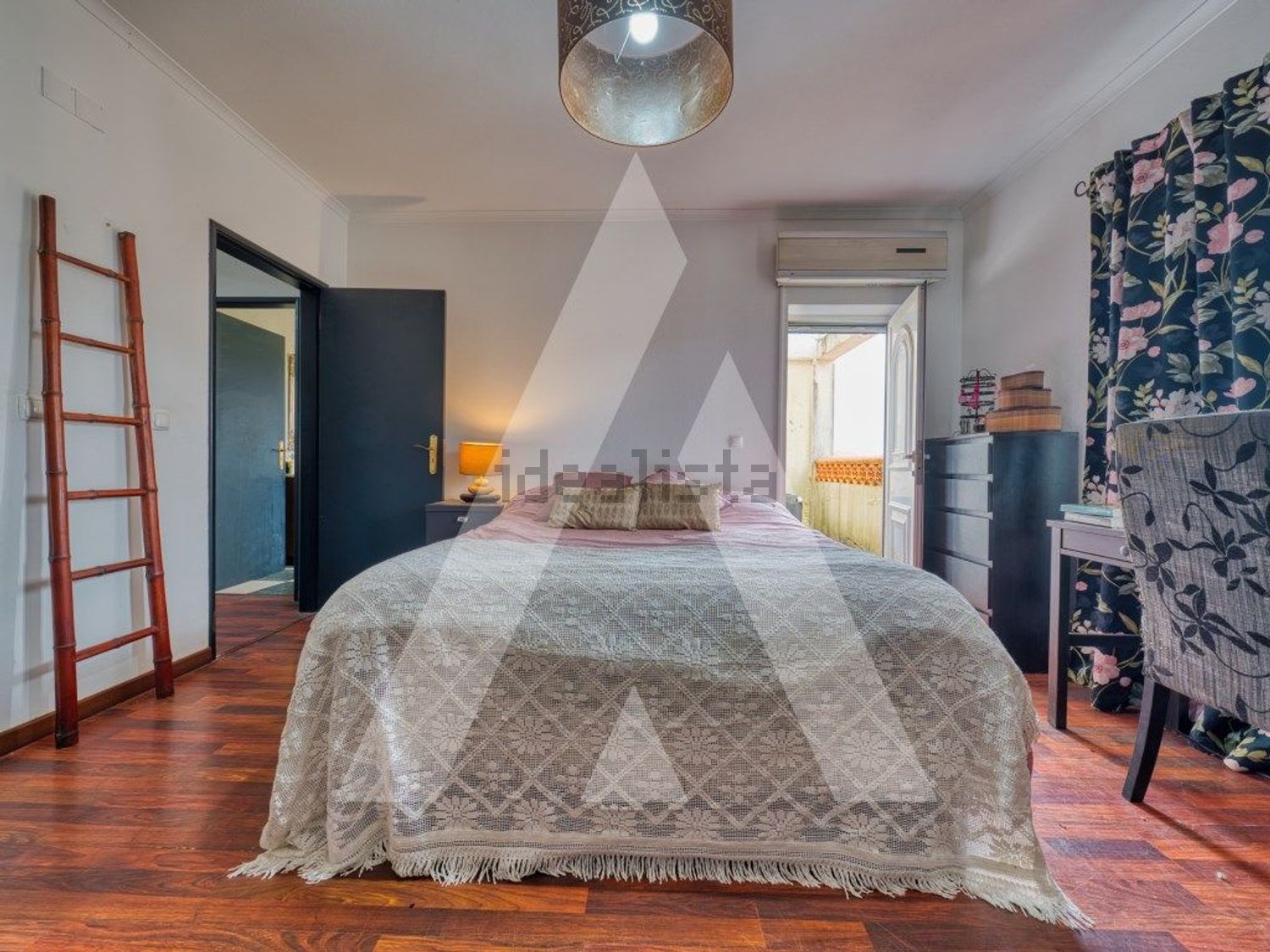 小楼房或独栋别墅出售在Lamas e Cercal - 卧室