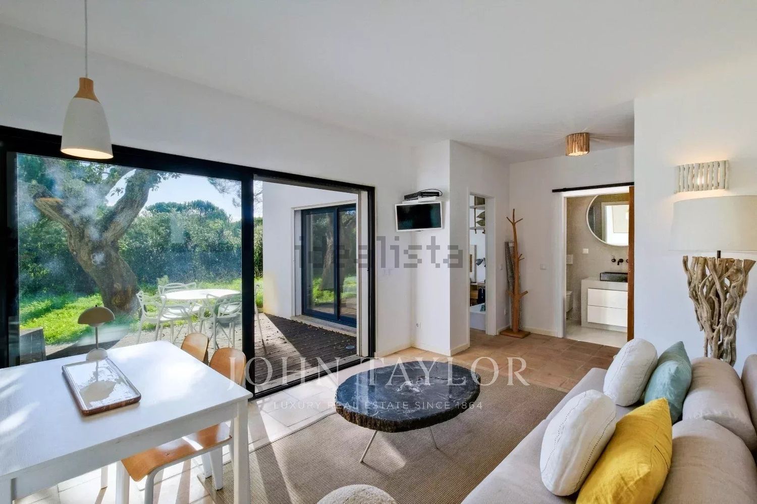 小楼房或独栋别墅出售在Rua de Melides - 客厅