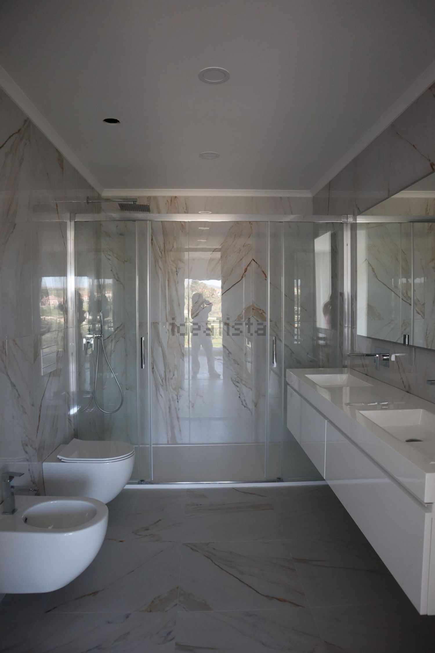 双拼别墅出售在Avenida Raul Brandão, 8 - 过道