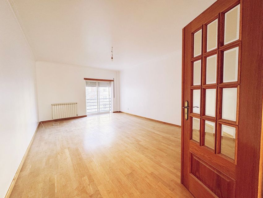 出租公寓 t3在Rua Raúl Pereira de Sousa, 13